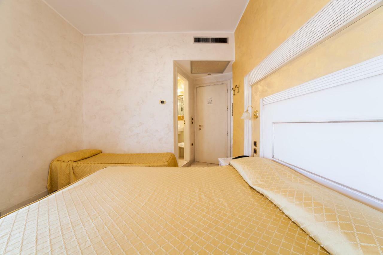 Hotel Diplomat Palace ริมินี ภายนอก รูปภาพ