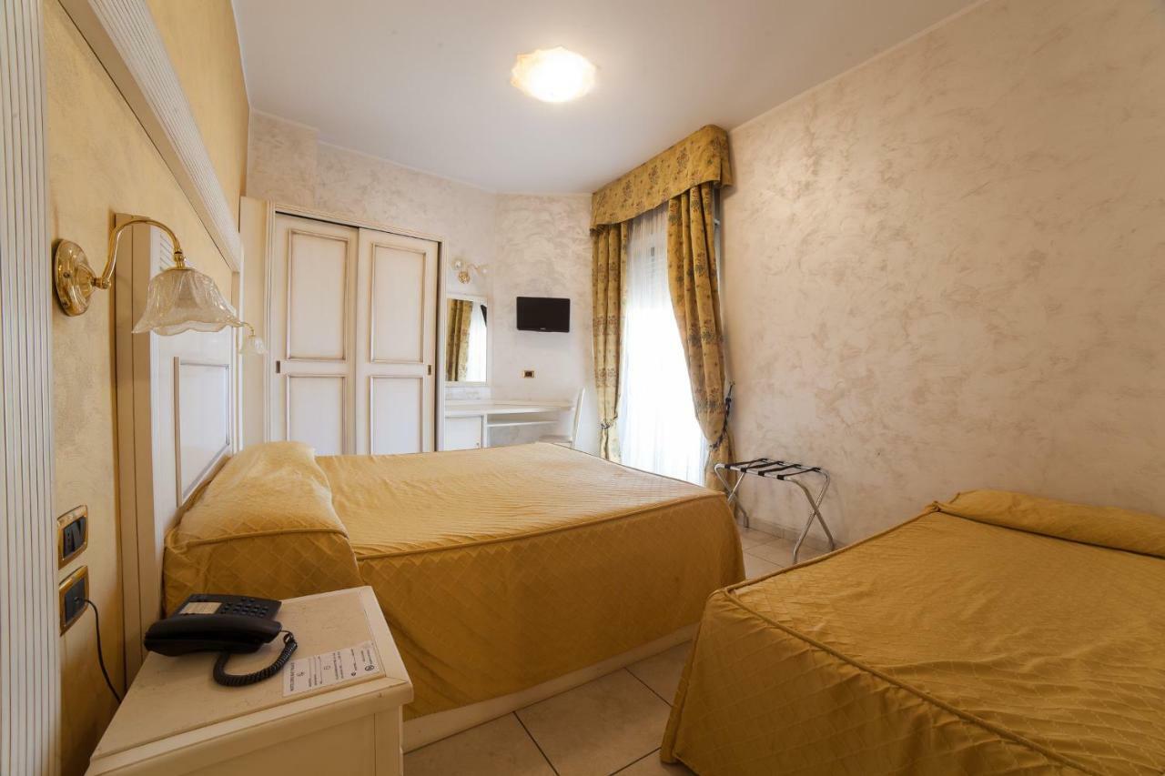 Hotel Diplomat Palace ริมินี ภายนอก รูปภาพ