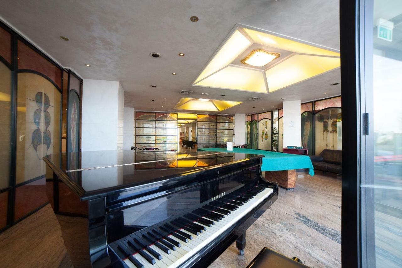 Hotel Diplomat Palace ริมินี ภายนอก รูปภาพ