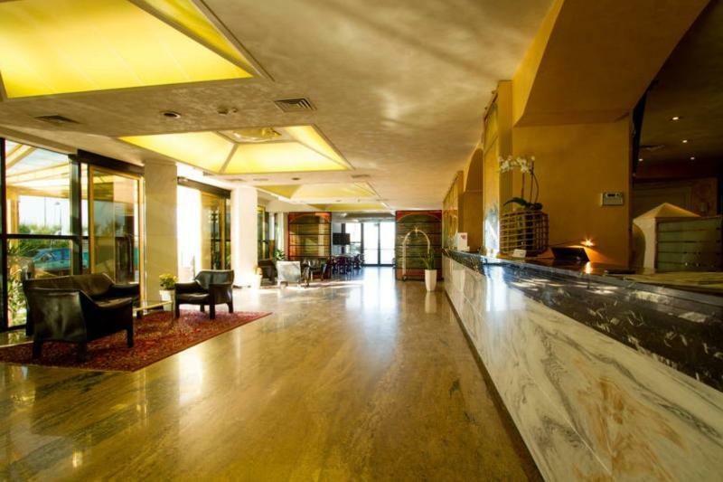 Hotel Diplomat Palace ริมินี ภายนอก รูปภาพ